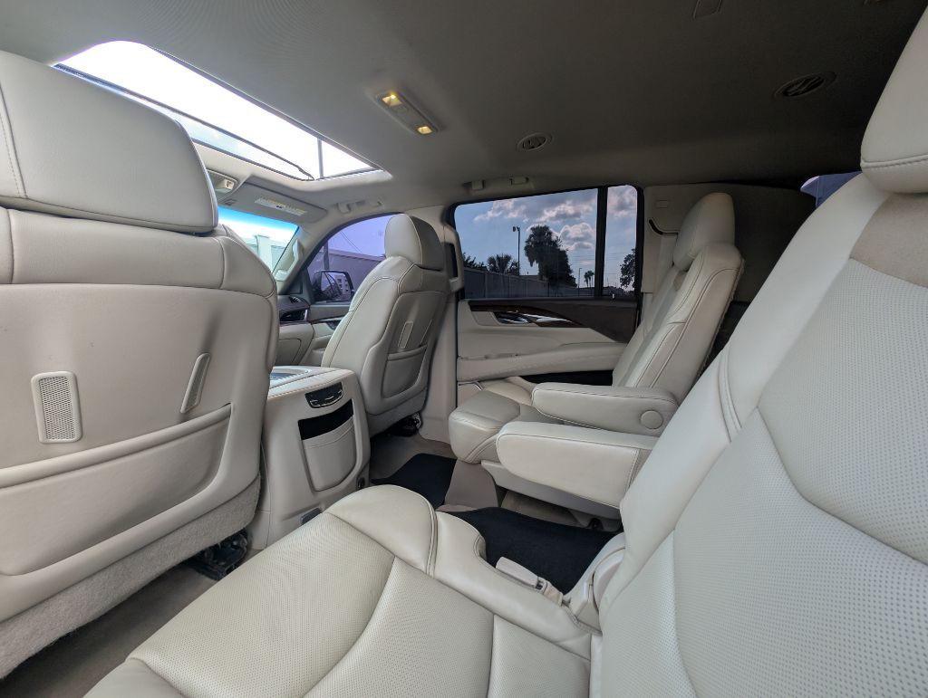 2016 Cadillac Escalade Image 18