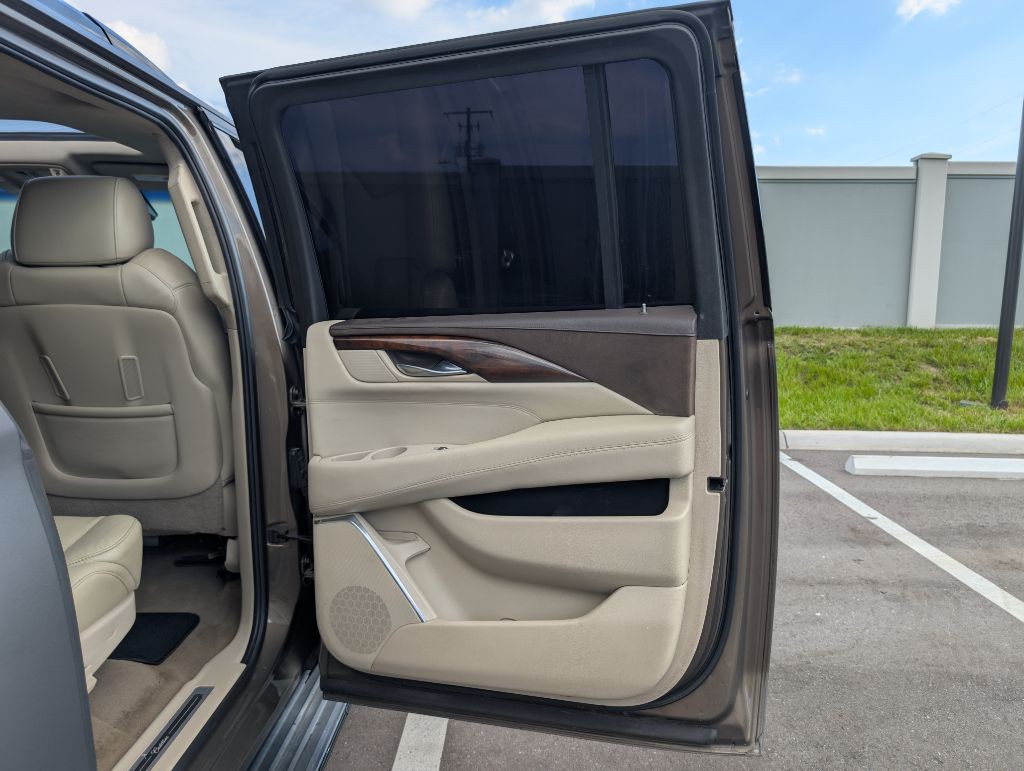 2016 Cadillac Escalade Image 20