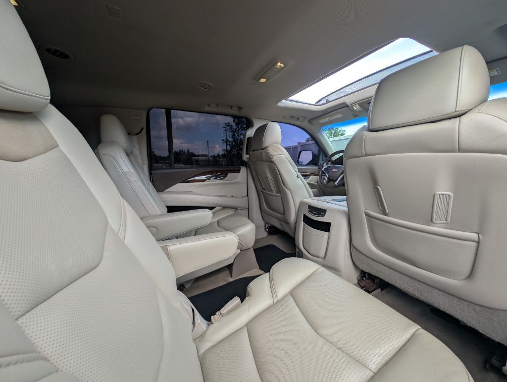 2016 Cadillac Escalade Image 21