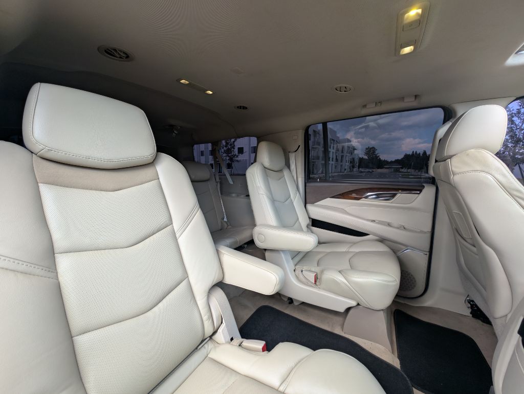 2016 Cadillac Escalade Image 22