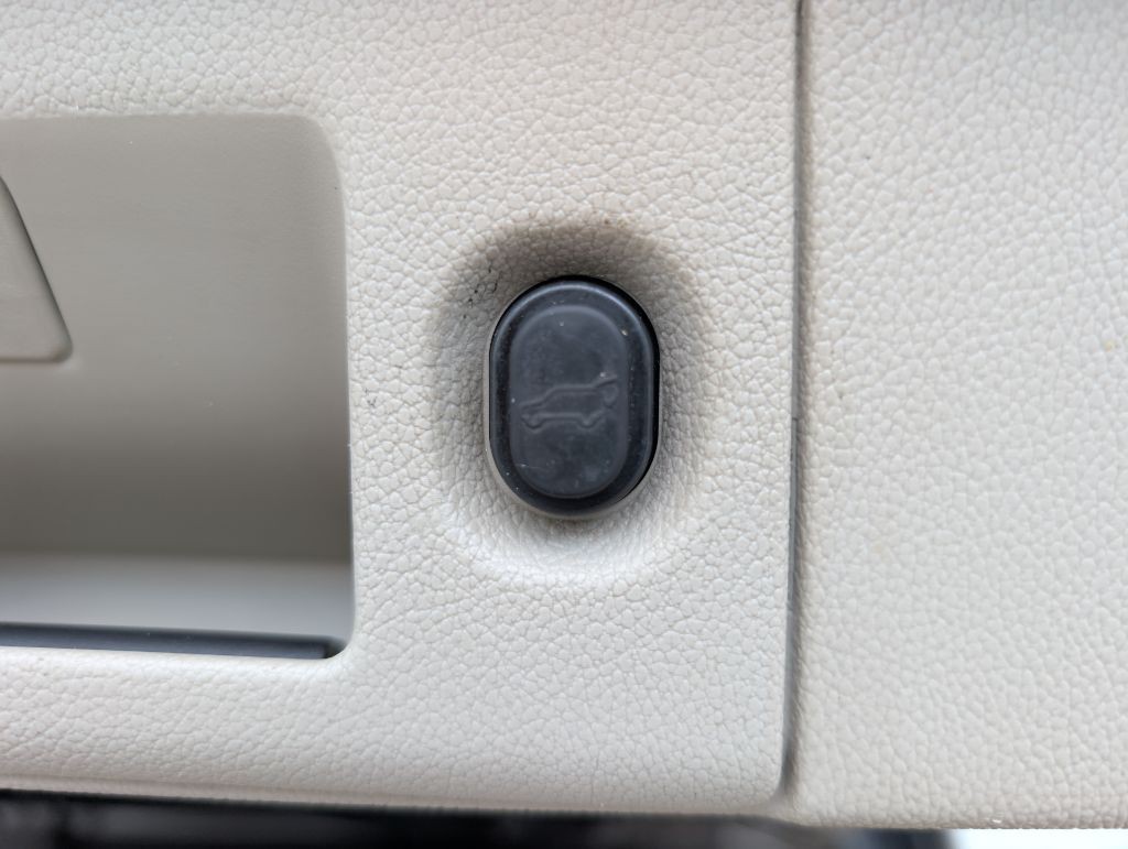 2016 Cadillac Escalade Image 26
