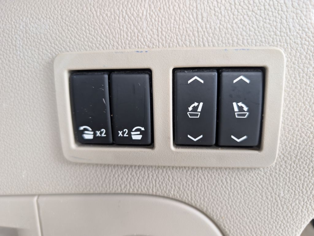 2016 Cadillac Escalade Image 27