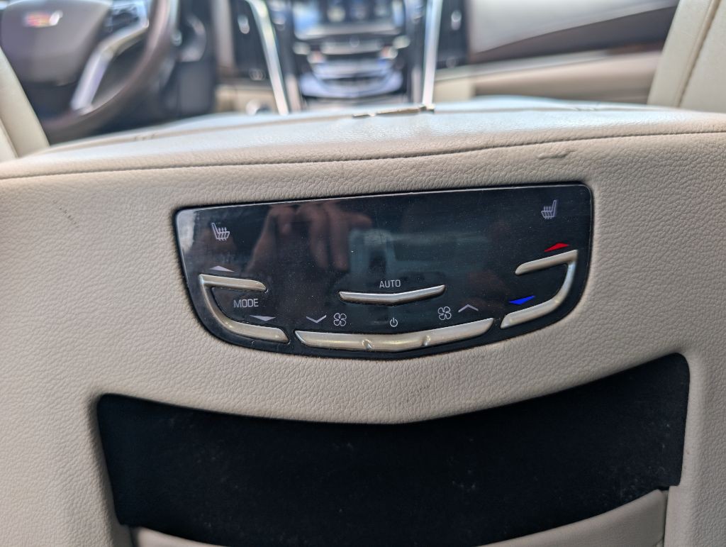 2016 Cadillac Escalade Image 28