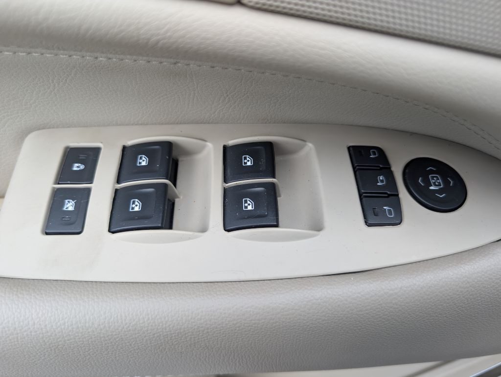 2016 Cadillac Escalade Image 30