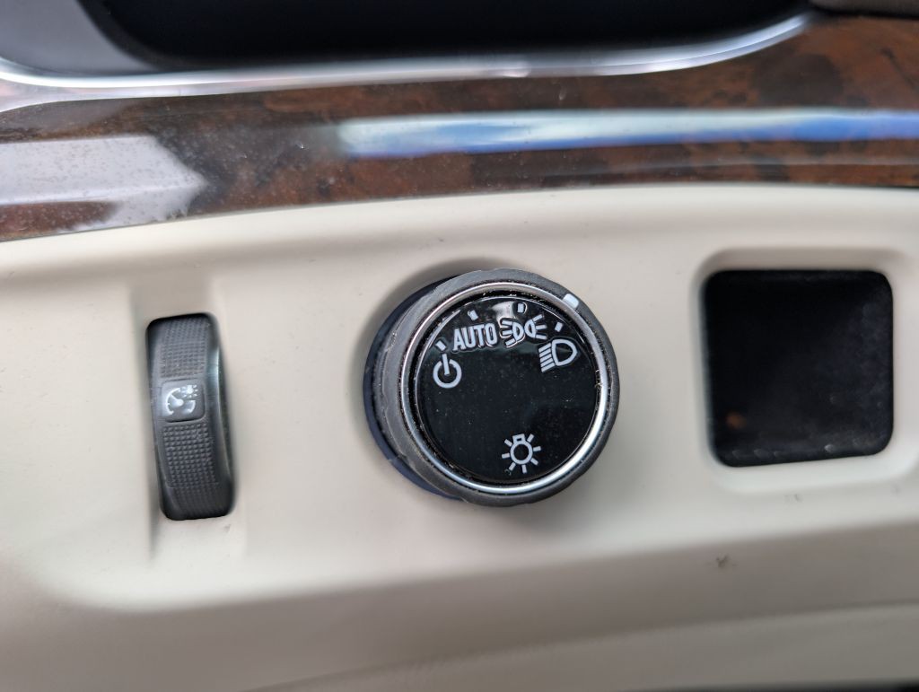 2016 Cadillac Escalade Image 32