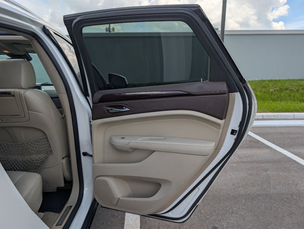 2010 Cadillac SRX Image 17