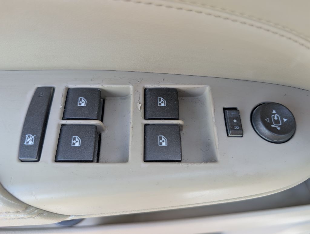 2010 Cadillac SRX Image 30