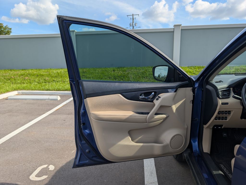 2017 Nissan Rogue Image 18