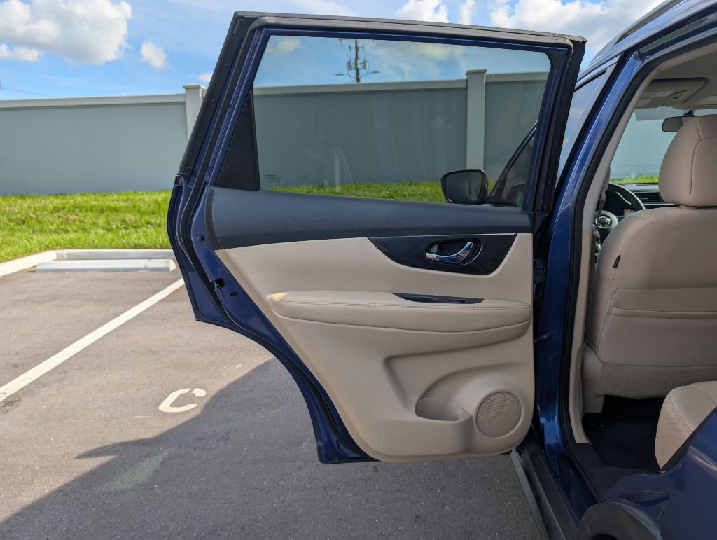 2017 Nissan Rogue Image 21