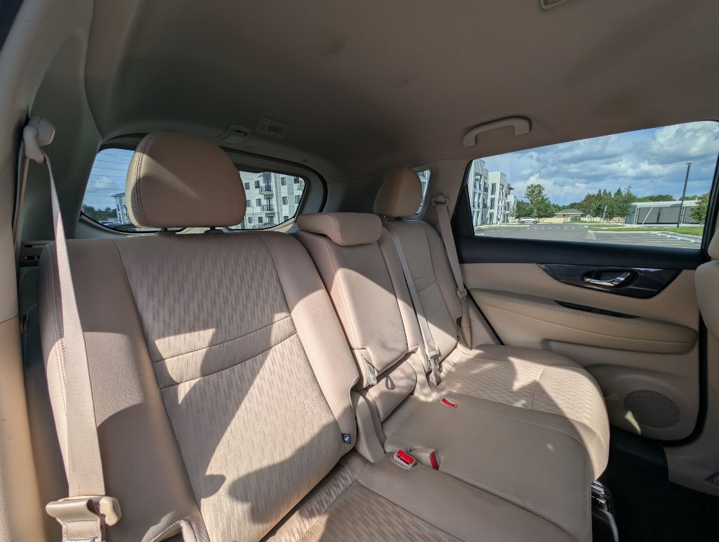 2017 Nissan Rogue Image 25