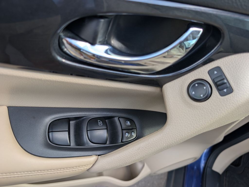 2017 Nissan Rogue Image 30