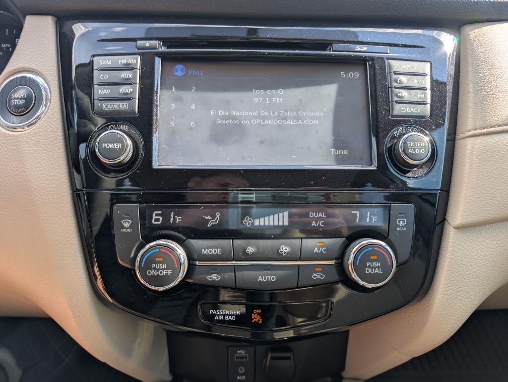 2017 Nissan Rogue Image 34