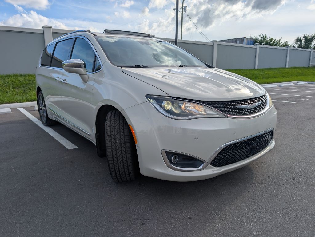 2017 Chrysler Pacifica Image 2