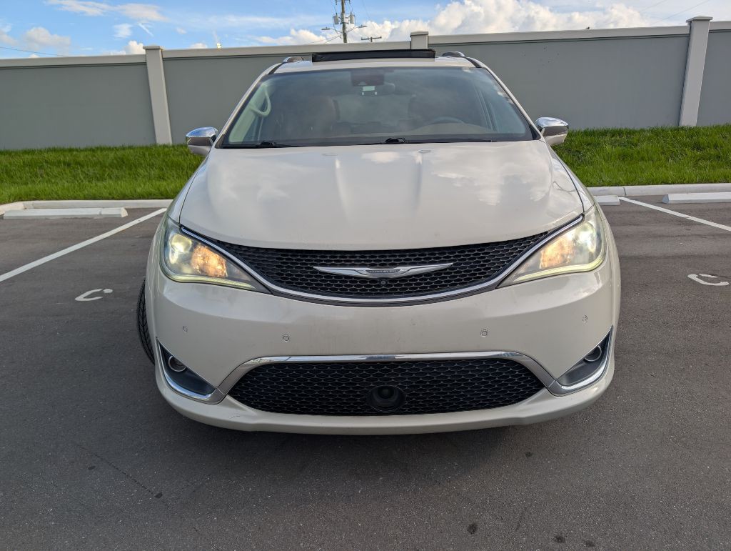 2017 Chrysler Pacifica Image 3