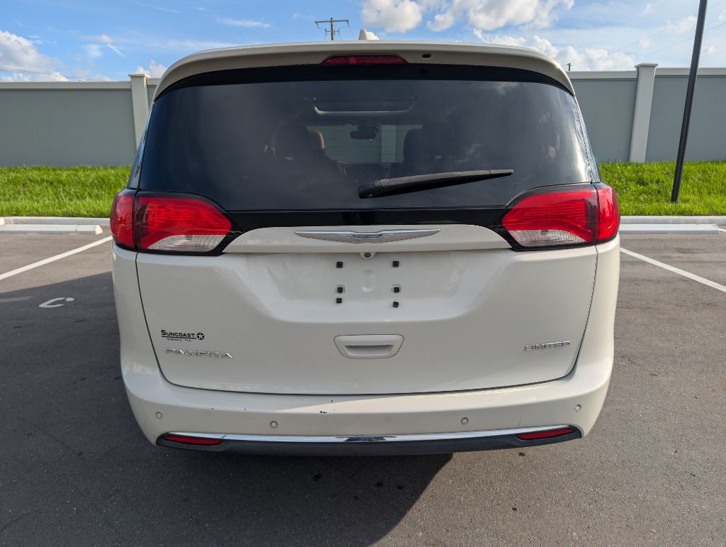 2017 Chrysler Pacifica Image 8