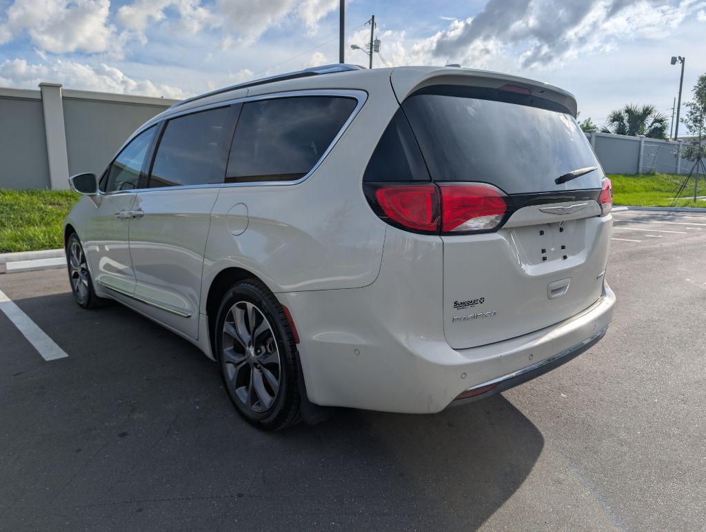 2017 Chrysler Pacifica Image 9