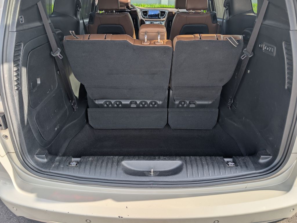 2017 Chrysler Pacifica Image 11