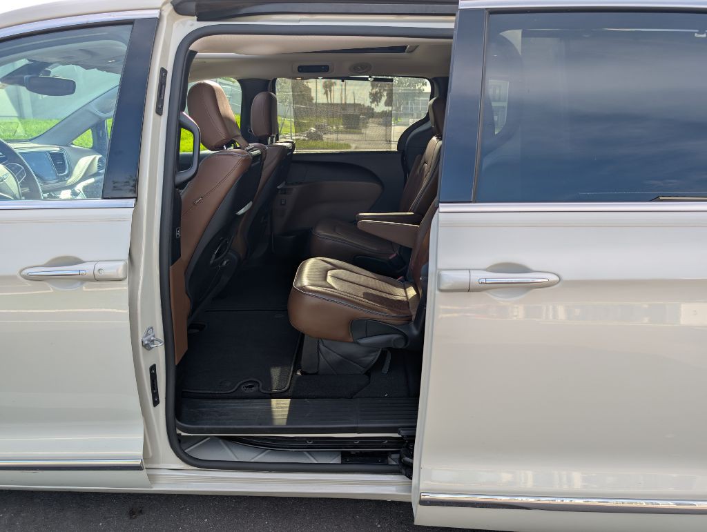 2017 Chrysler Pacifica Image 20