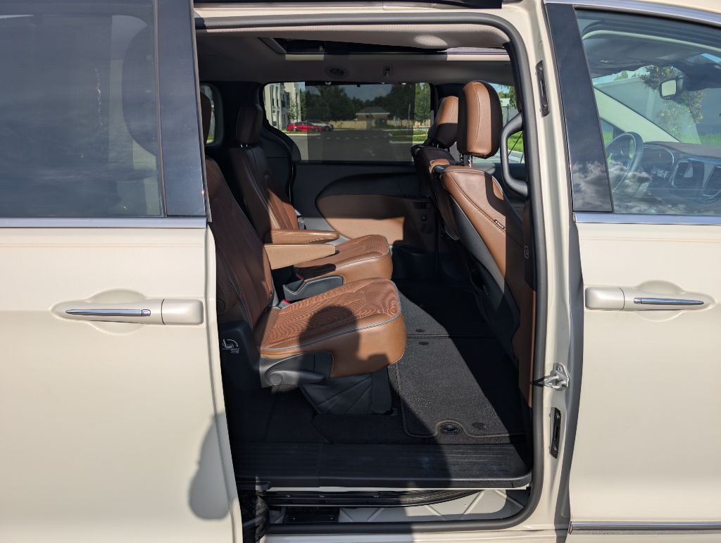2017 Chrysler Pacifica Image 23