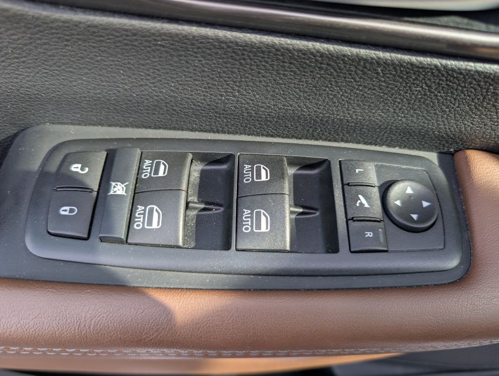 2017 Chrysler Pacifica Image 32