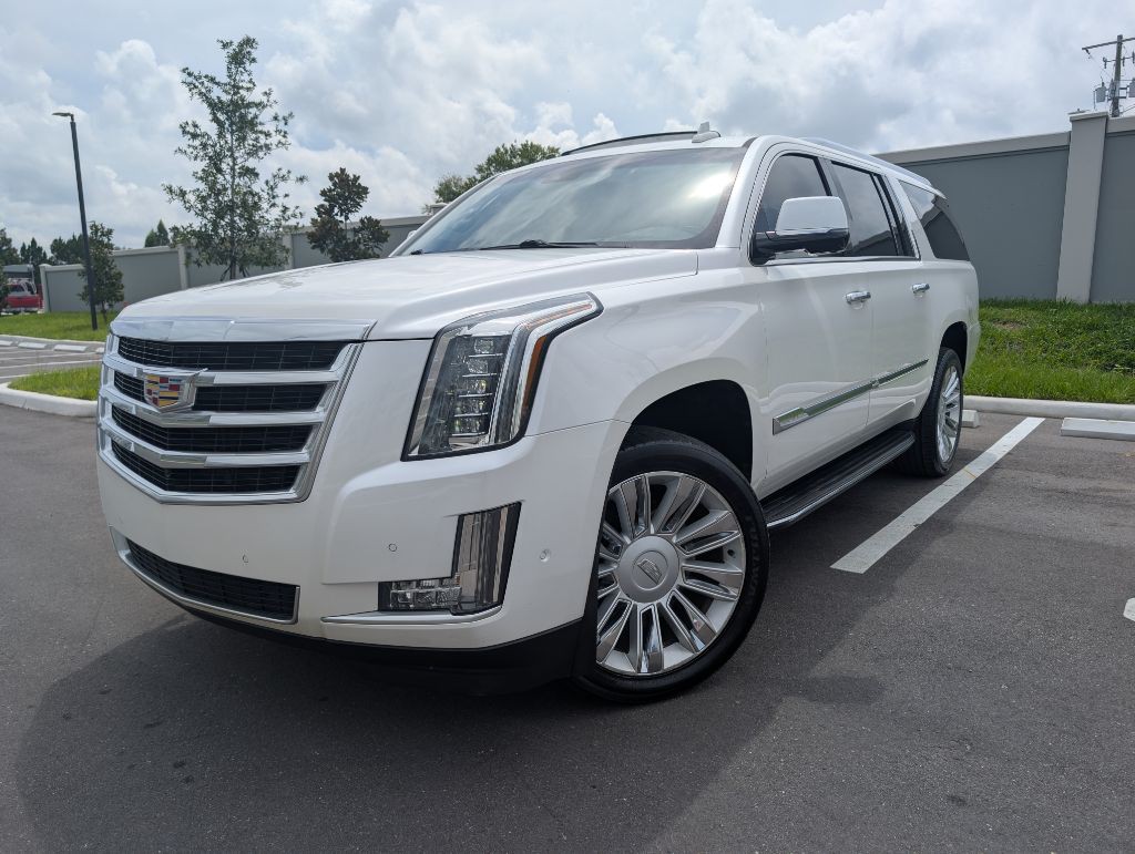 2017 Cadillac Escalade Image 1
