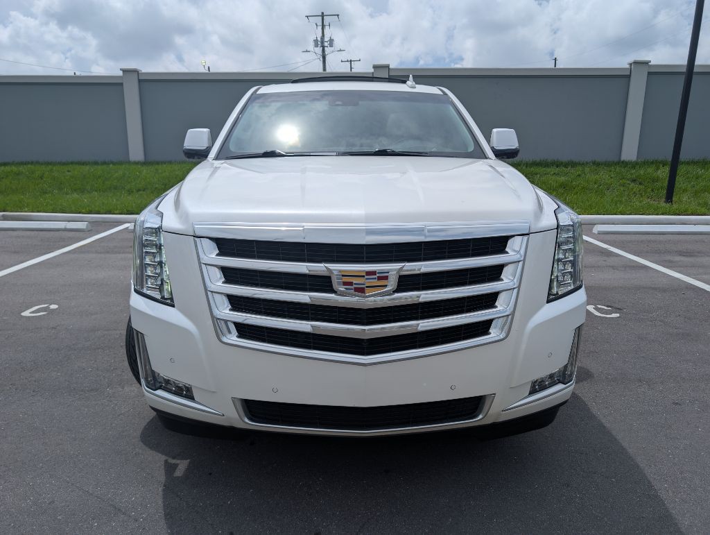 2017 Cadillac Escalade Image 3