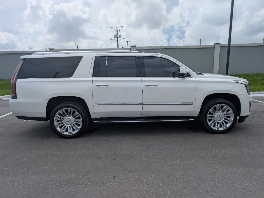 2017 Cadillac Escalade Image 6