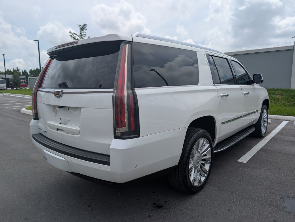 2017 Cadillac Escalade Image 7