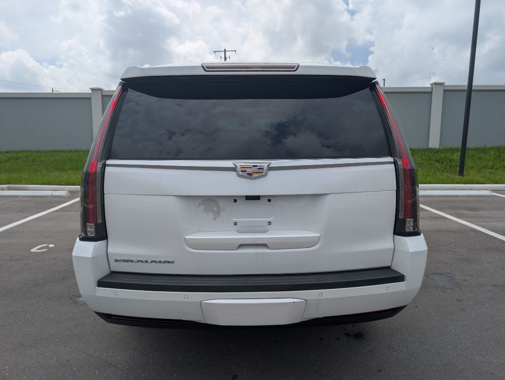2017 Cadillac Escalade Image 8