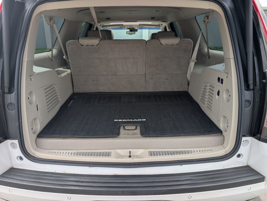 2017 Cadillac Escalade Image 11