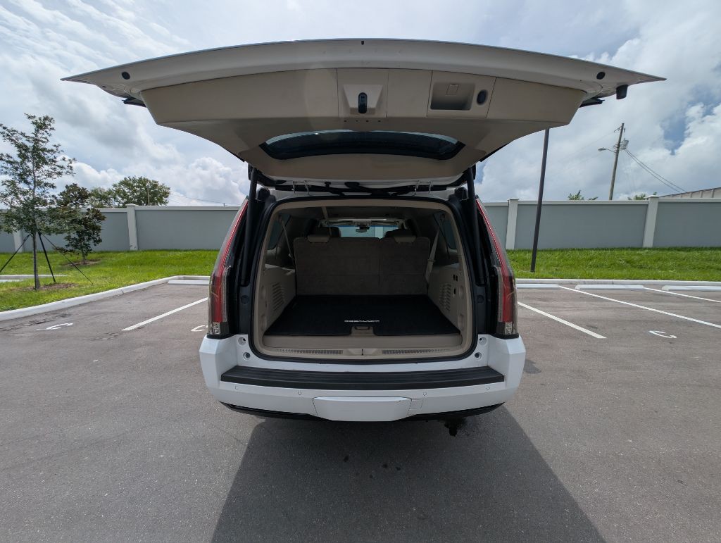 2017 Cadillac Escalade Image 13
