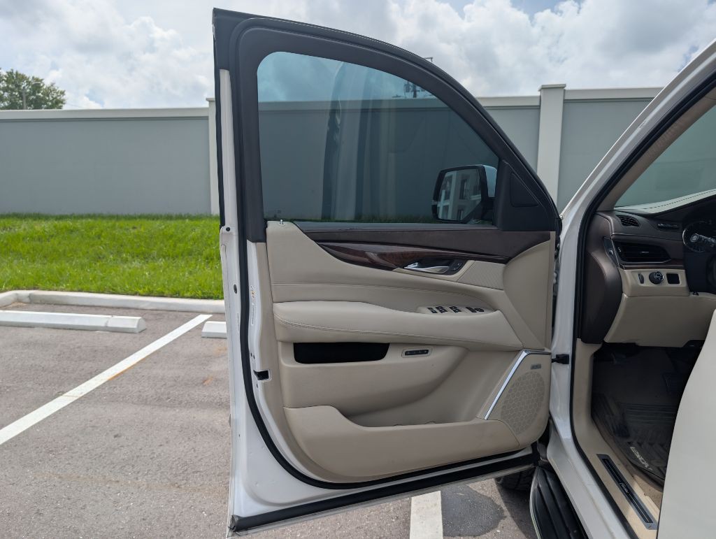 2017 Cadillac Escalade Image 14