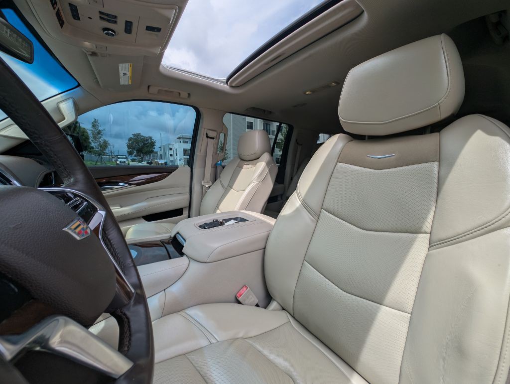 2017 Cadillac Escalade Image 15