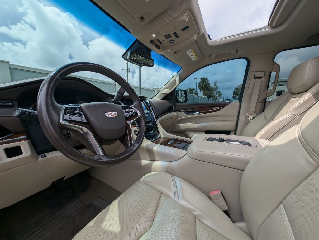 2017 Cadillac Escalade Image 17