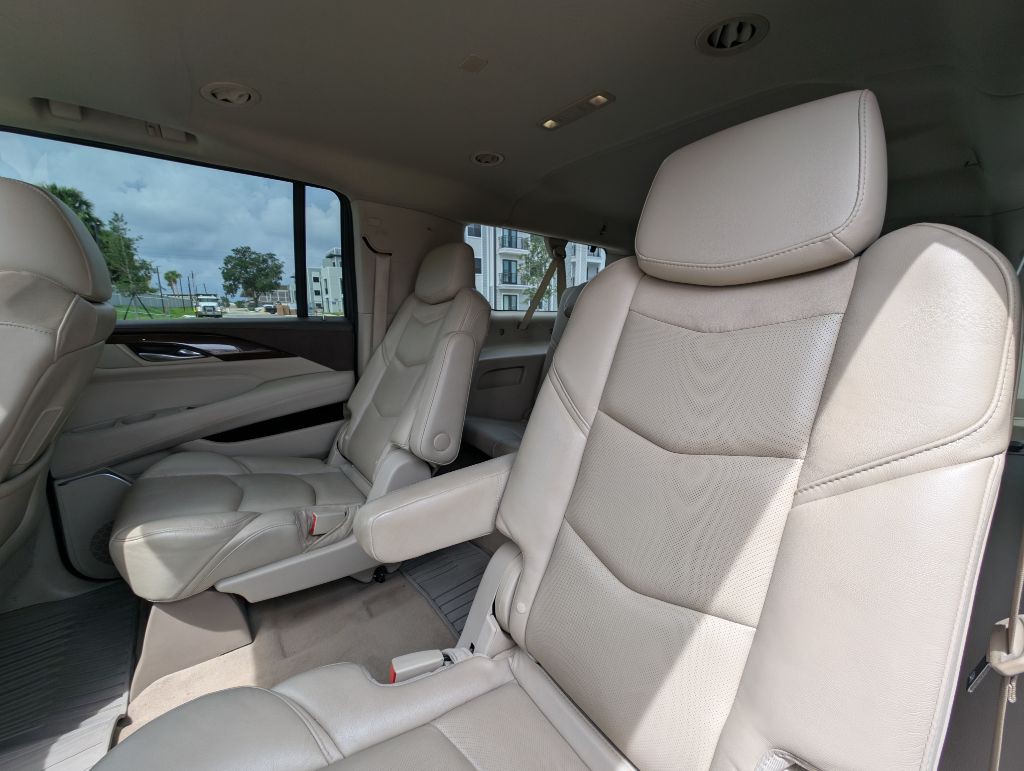 2017 Cadillac Escalade Image 19