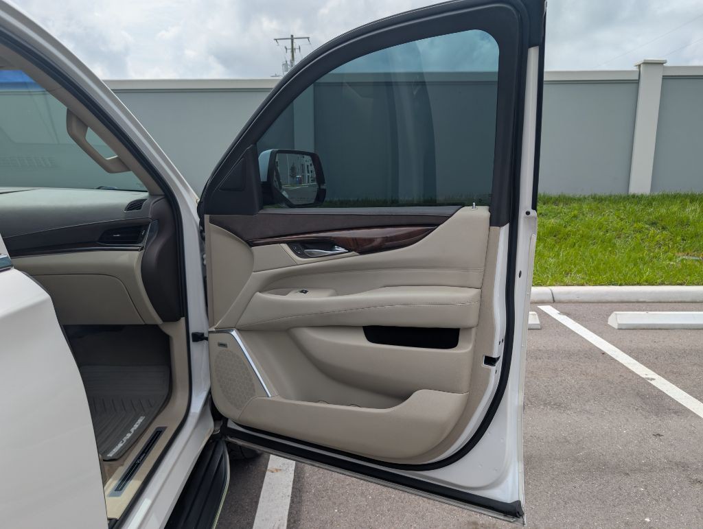 2017 Cadillac Escalade Image 26
