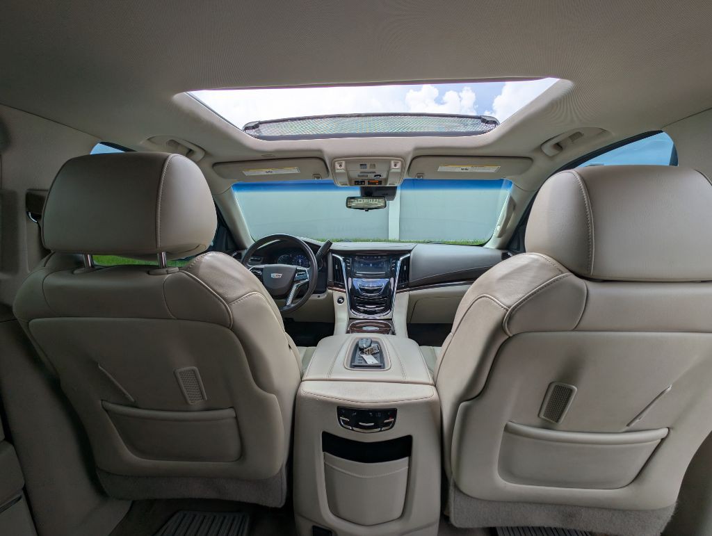 2017 Cadillac Escalade Image 28