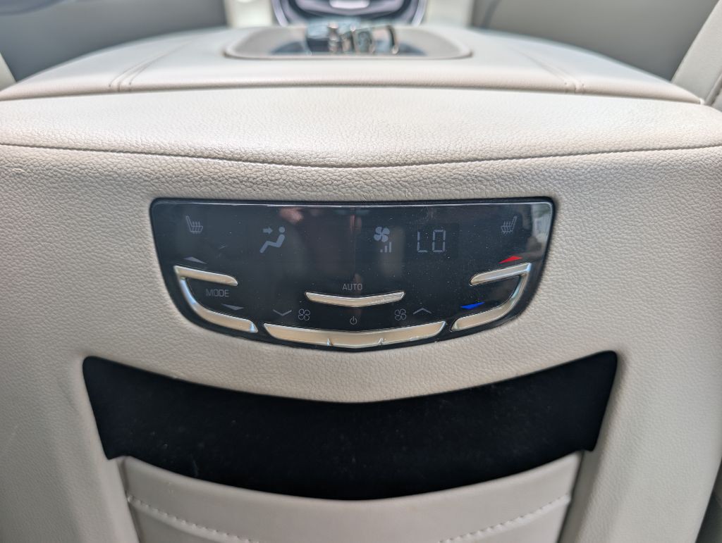 2017 Cadillac Escalade Image 31