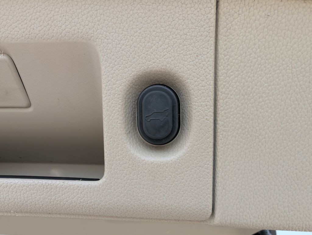 2017 Cadillac Escalade Image 32