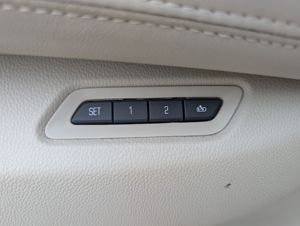 2017 Cadillac Escalade Image 34