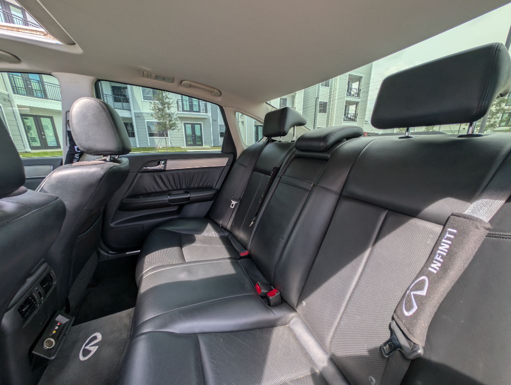 2009 INFINITI M45 Image 18