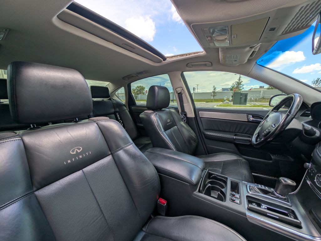 2009 INFINITI M45 Image 24