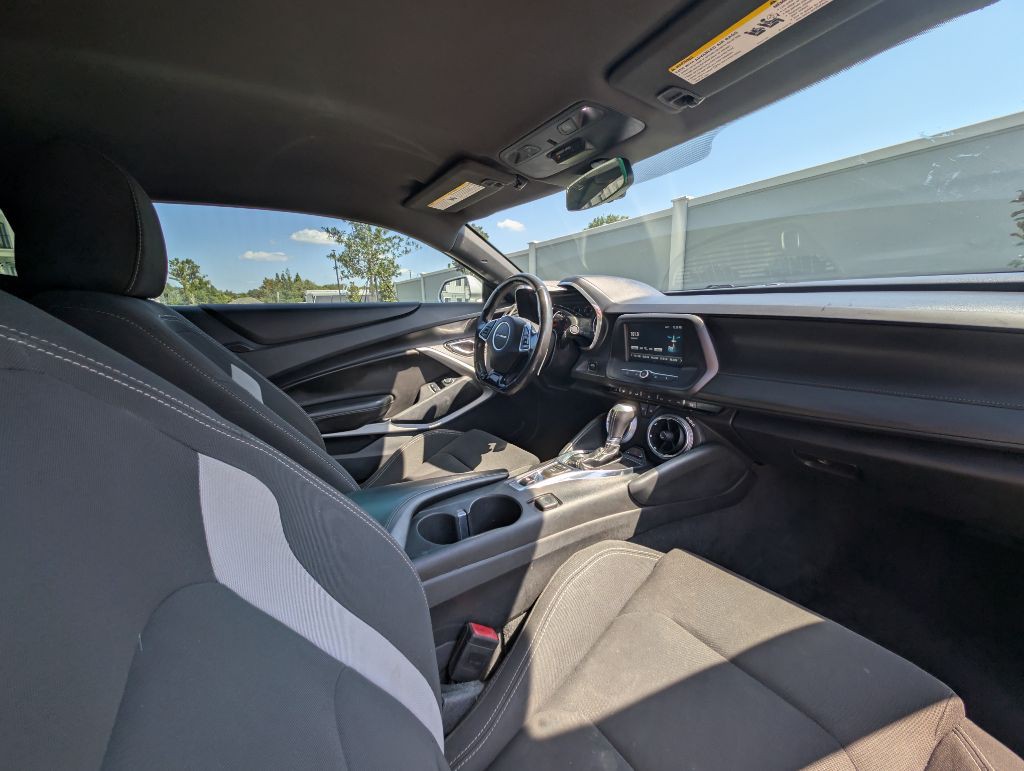 2016 Chevrolet Camaro Image 17