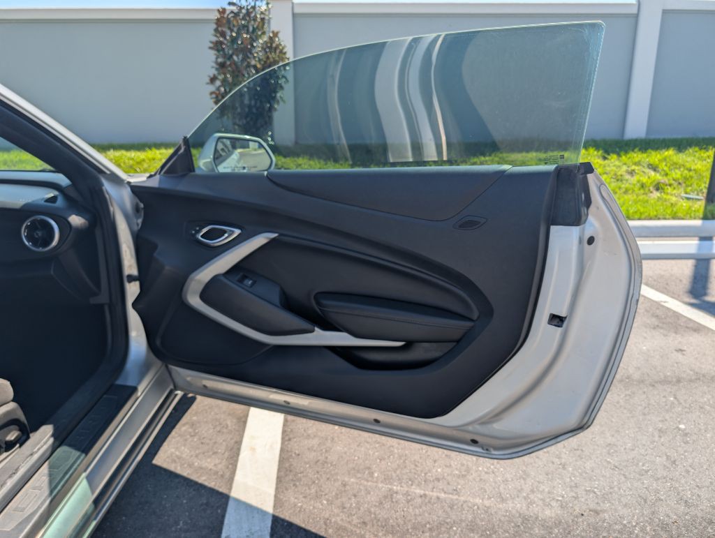 2016 Chevrolet Camaro Image 18