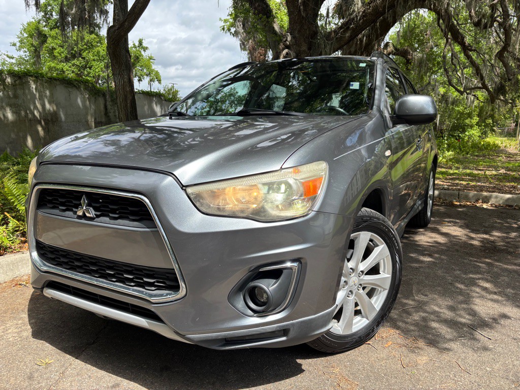 2013 Mitsubishi Outlander Image 1