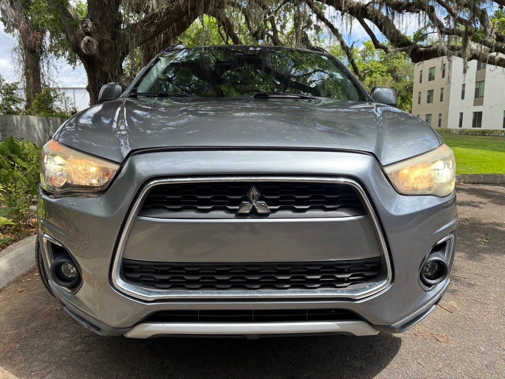 2013 Mitsubishi Outlander Image 2