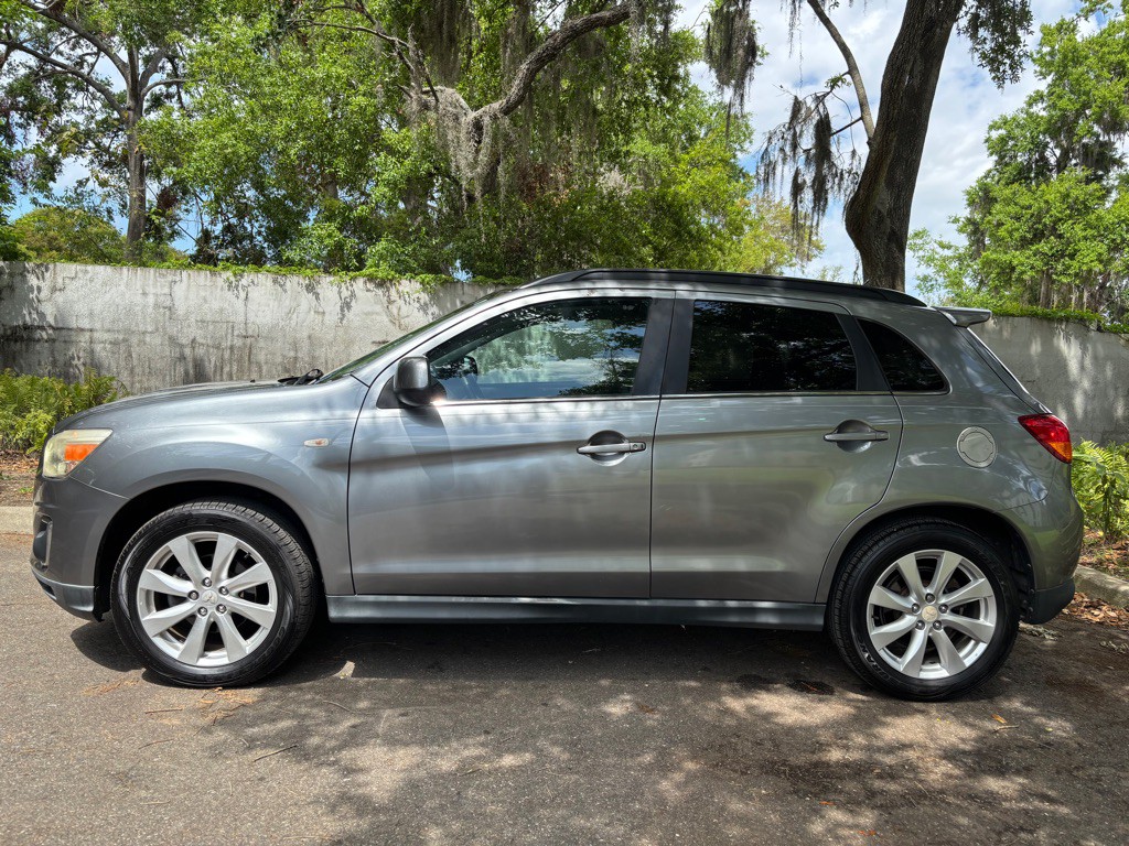 2013 Mitsubishi Outlander Image 3