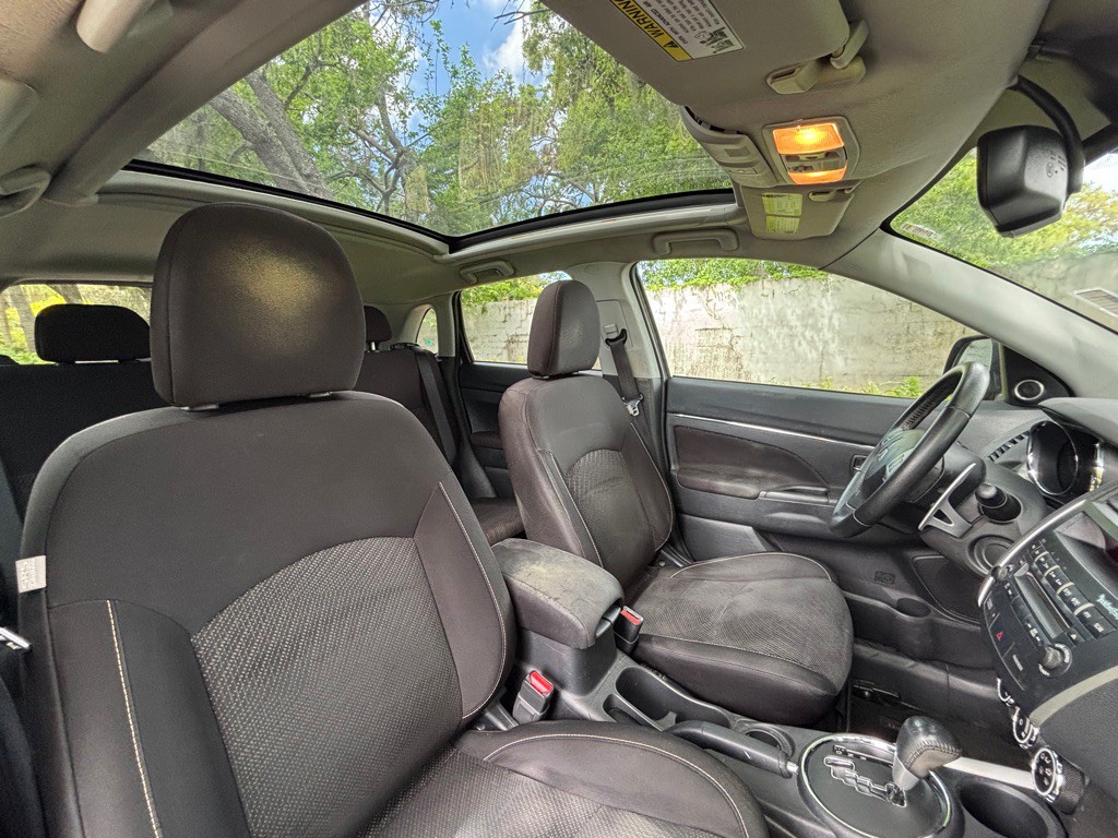 2013 Mitsubishi Outlander Image 16
