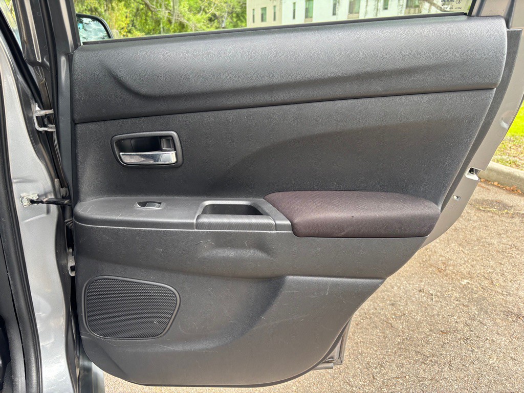 2013 Mitsubishi Outlander Image 17