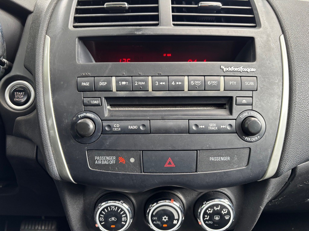 2013 Mitsubishi Outlander Image 26